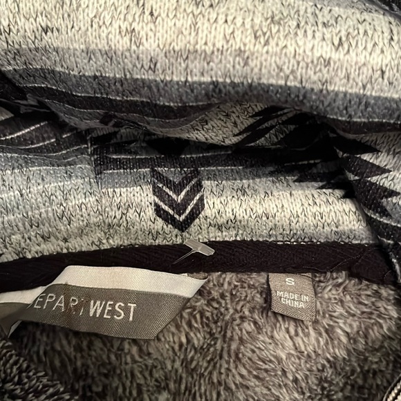 DEPART WEST HOODIE. SIZE SMALL - Picture 5 of 8